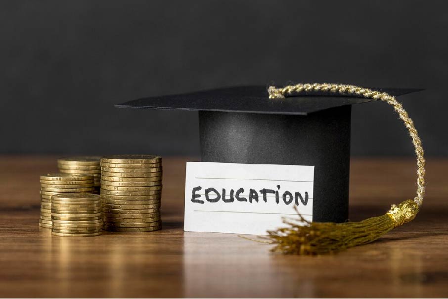 how is a federal loan different from a private loan for an education?